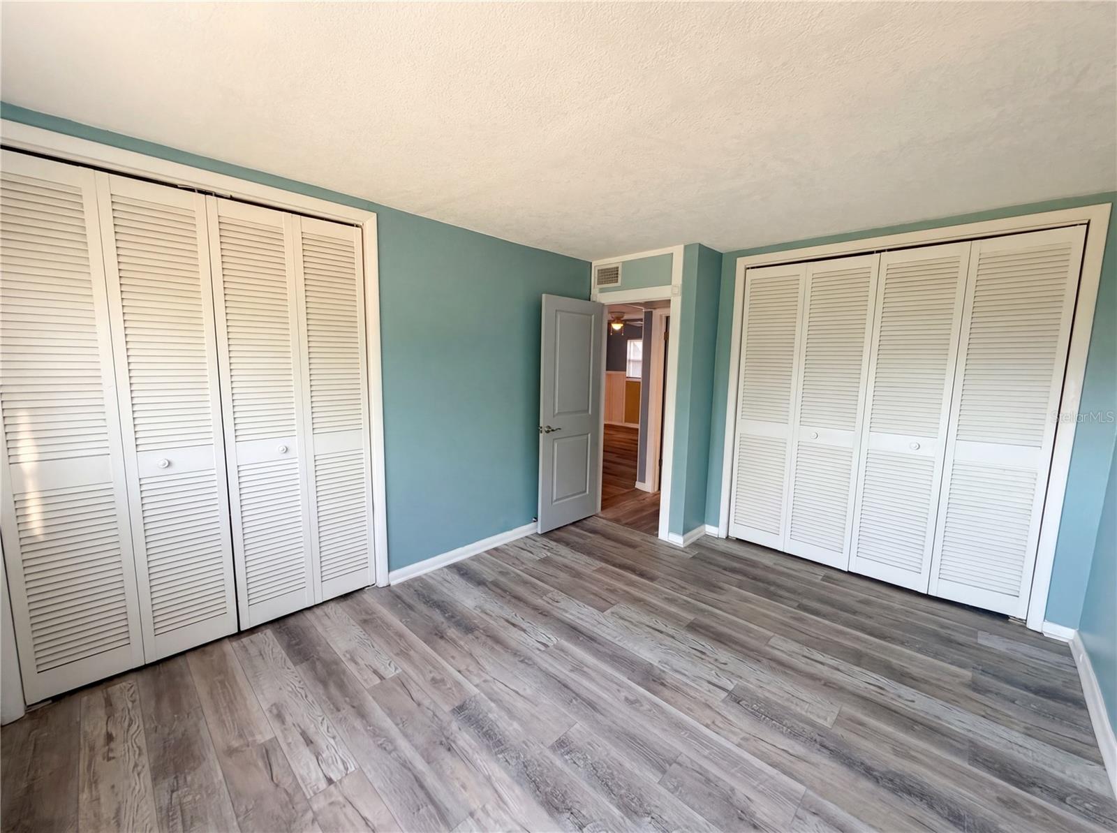 IMPERIAL PARK CONDO - Residential