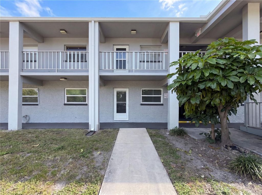 Photo of 1303 S Hercules Avenue #6, Clearwater, FL 33764 (MLS # O6406529)