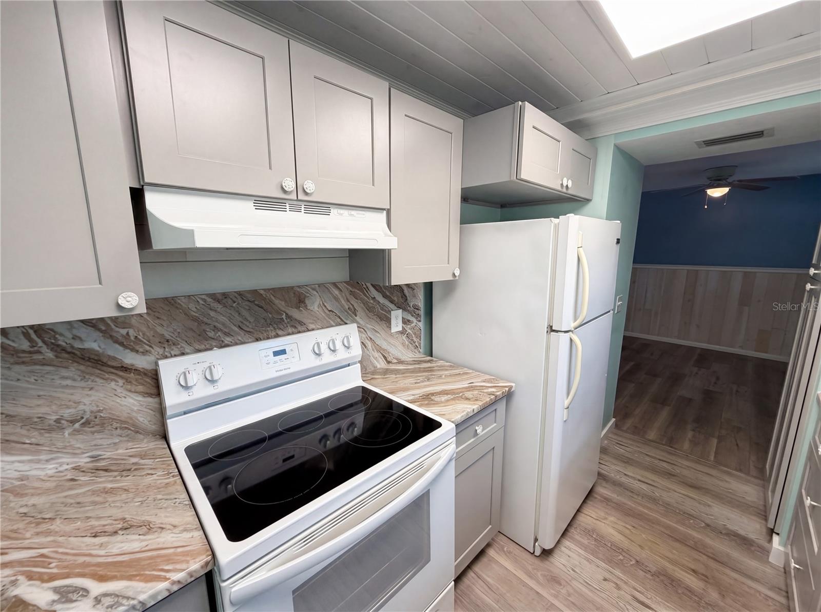 IMPERIAL PARK CONDO - Residential