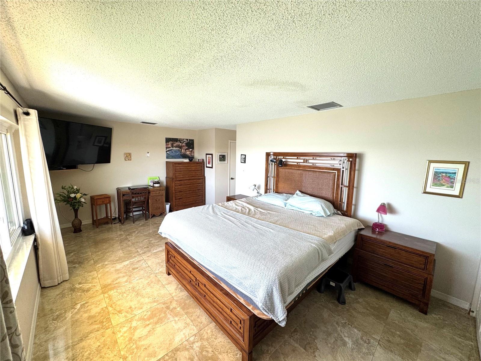 HARBOUR CLUB CONDO - Residential