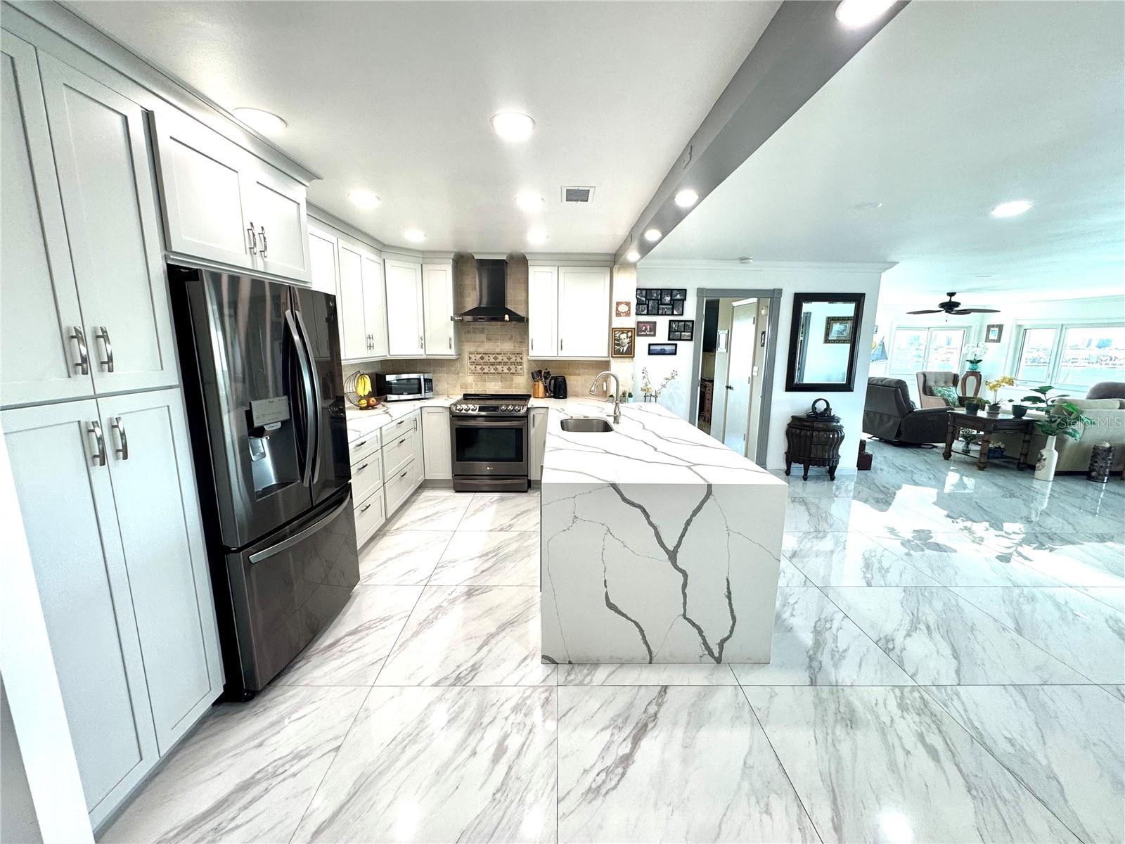 HARBOUR CLUB CONDO - Residential