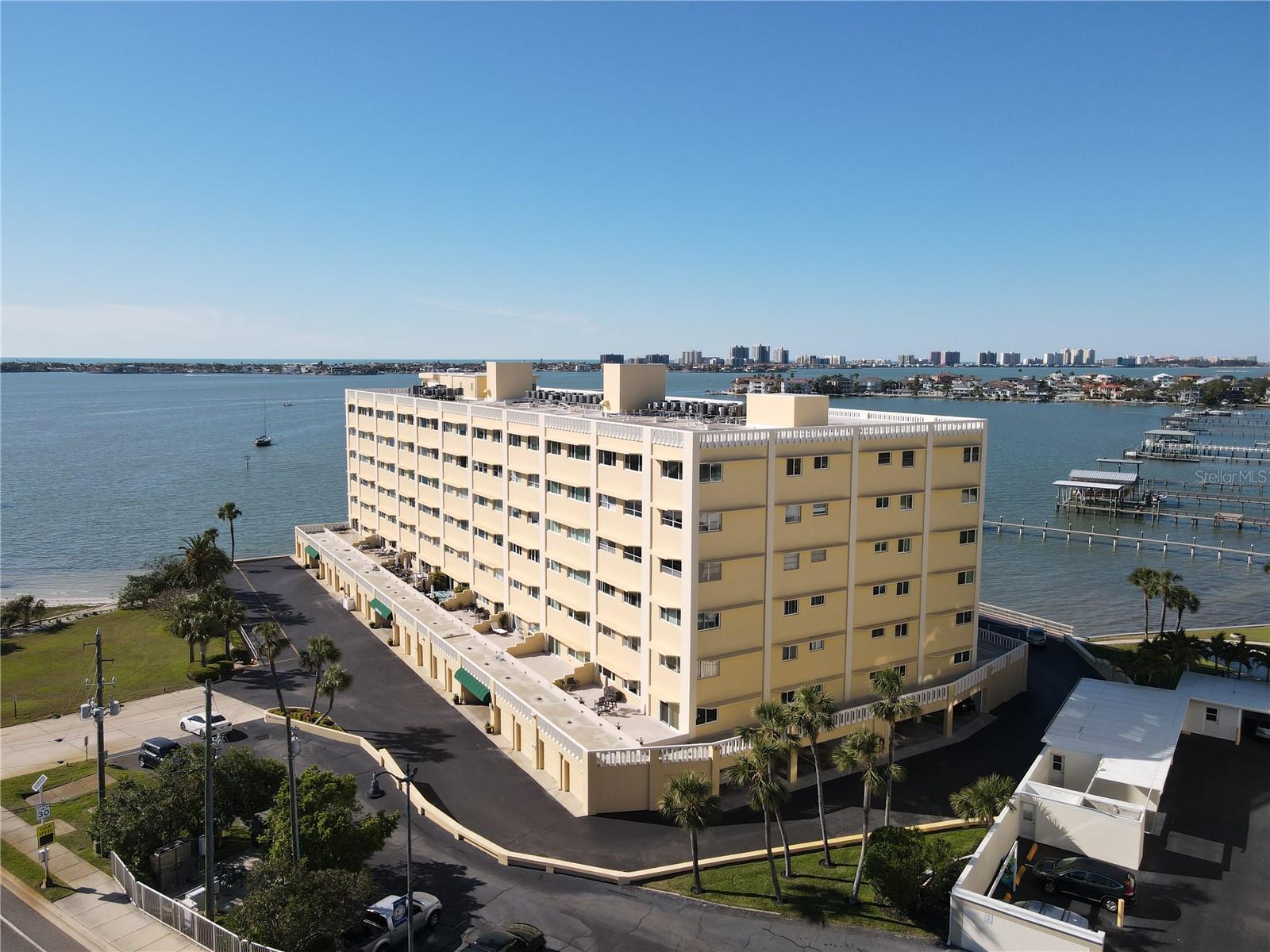 HARBOUR CLUB CONDO - Residential