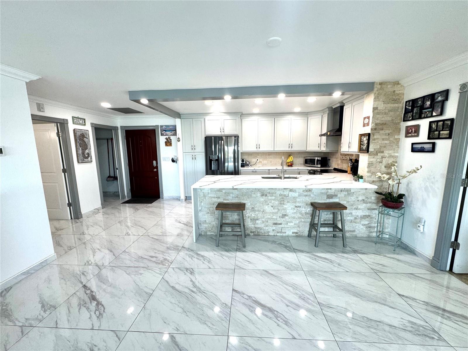 HARBOUR CLUB CONDO - Residential