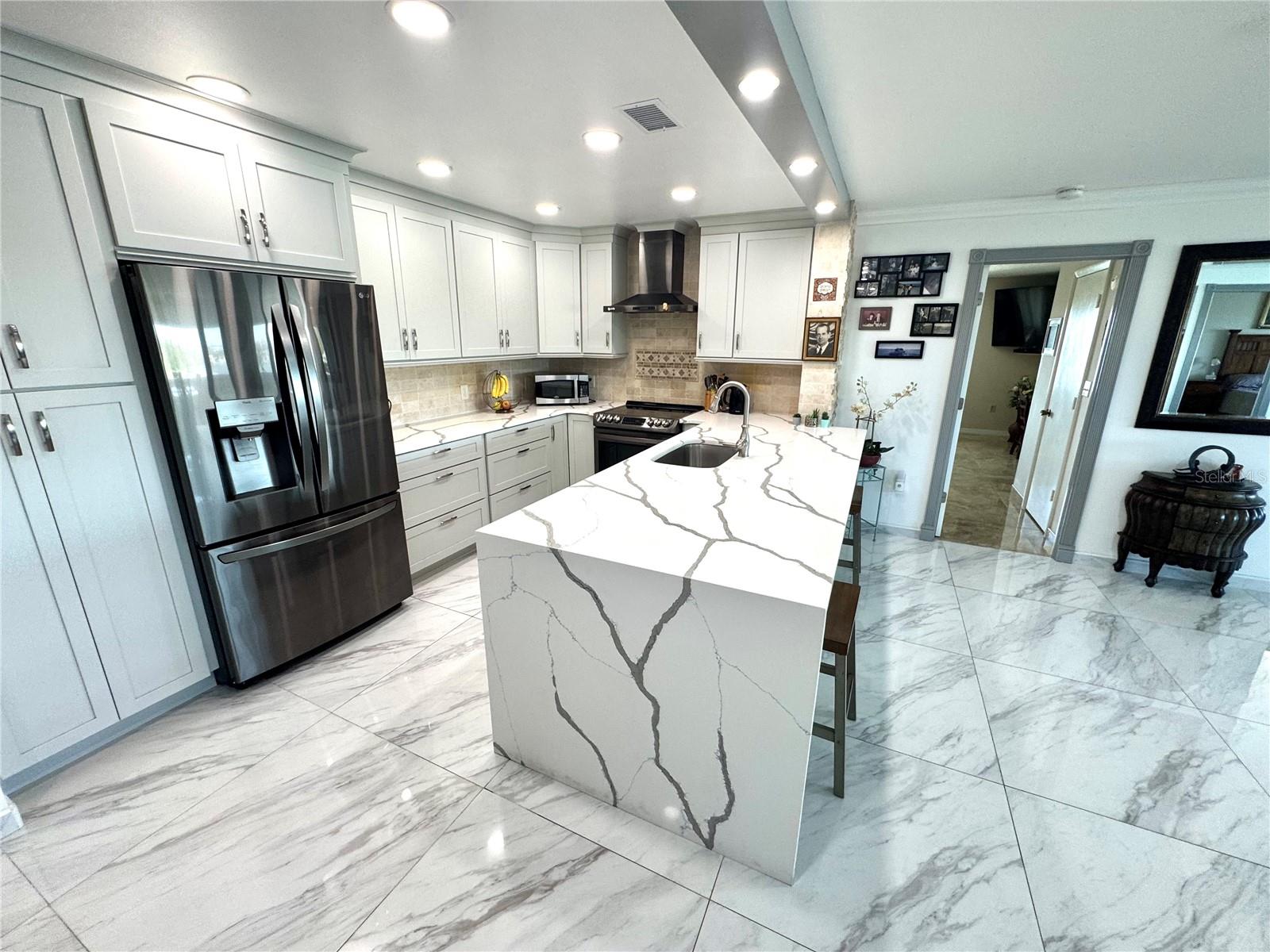 HARBOUR CLUB CONDO - Residential