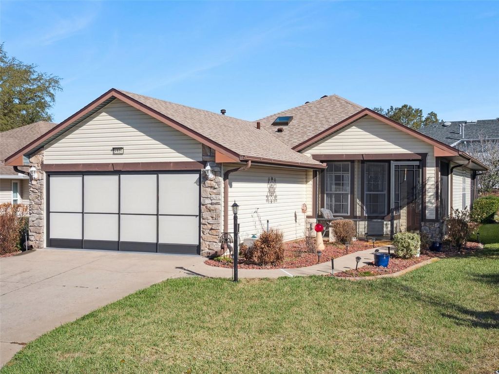 Photo of 4921 Glen Coe Street, Leesburg, FL 34748 (MLS # G5108958)