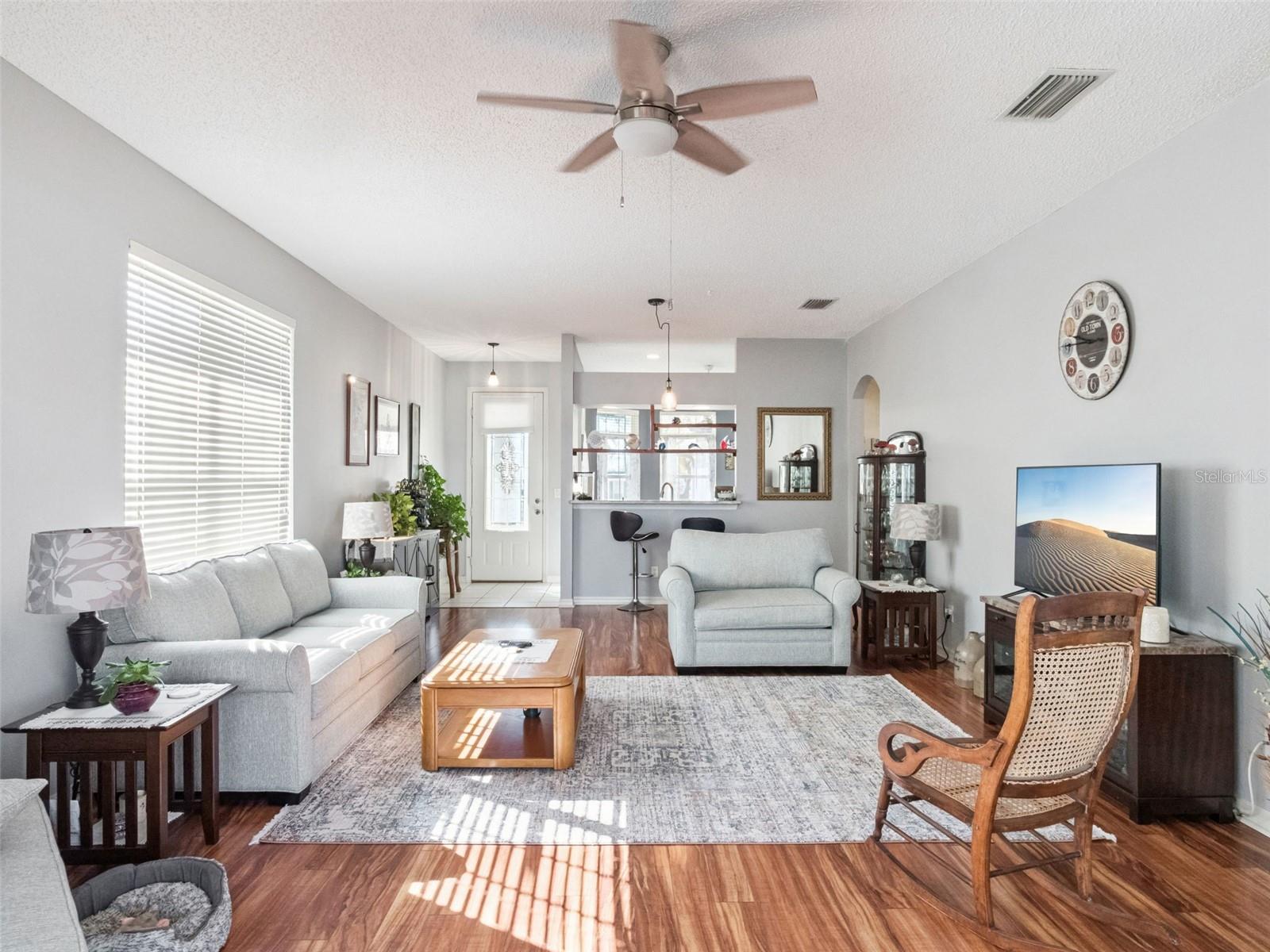 4921 GLEN COE STREET