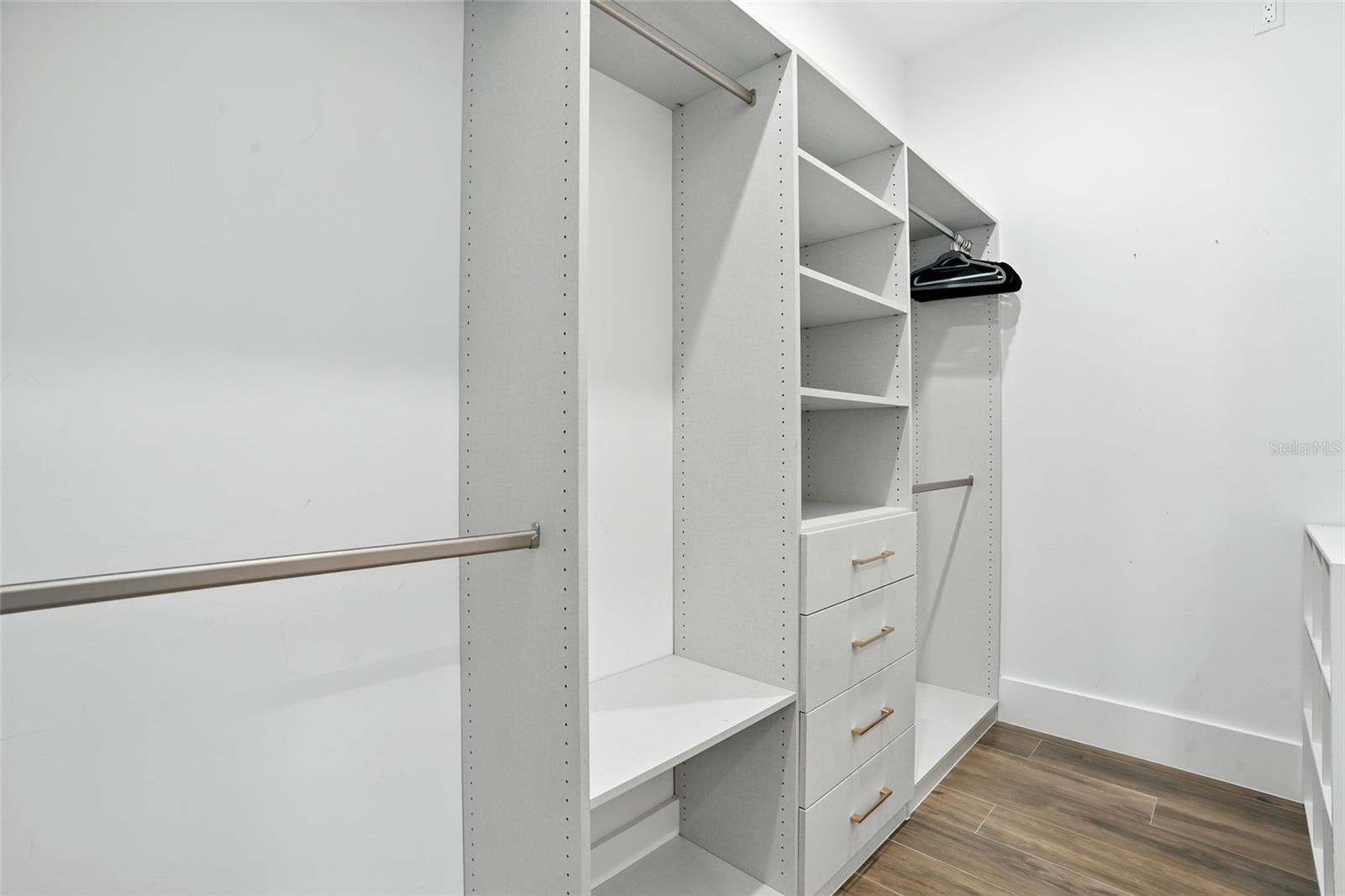 GOLDEN GATE ESTATE UNIT 9 - Residential