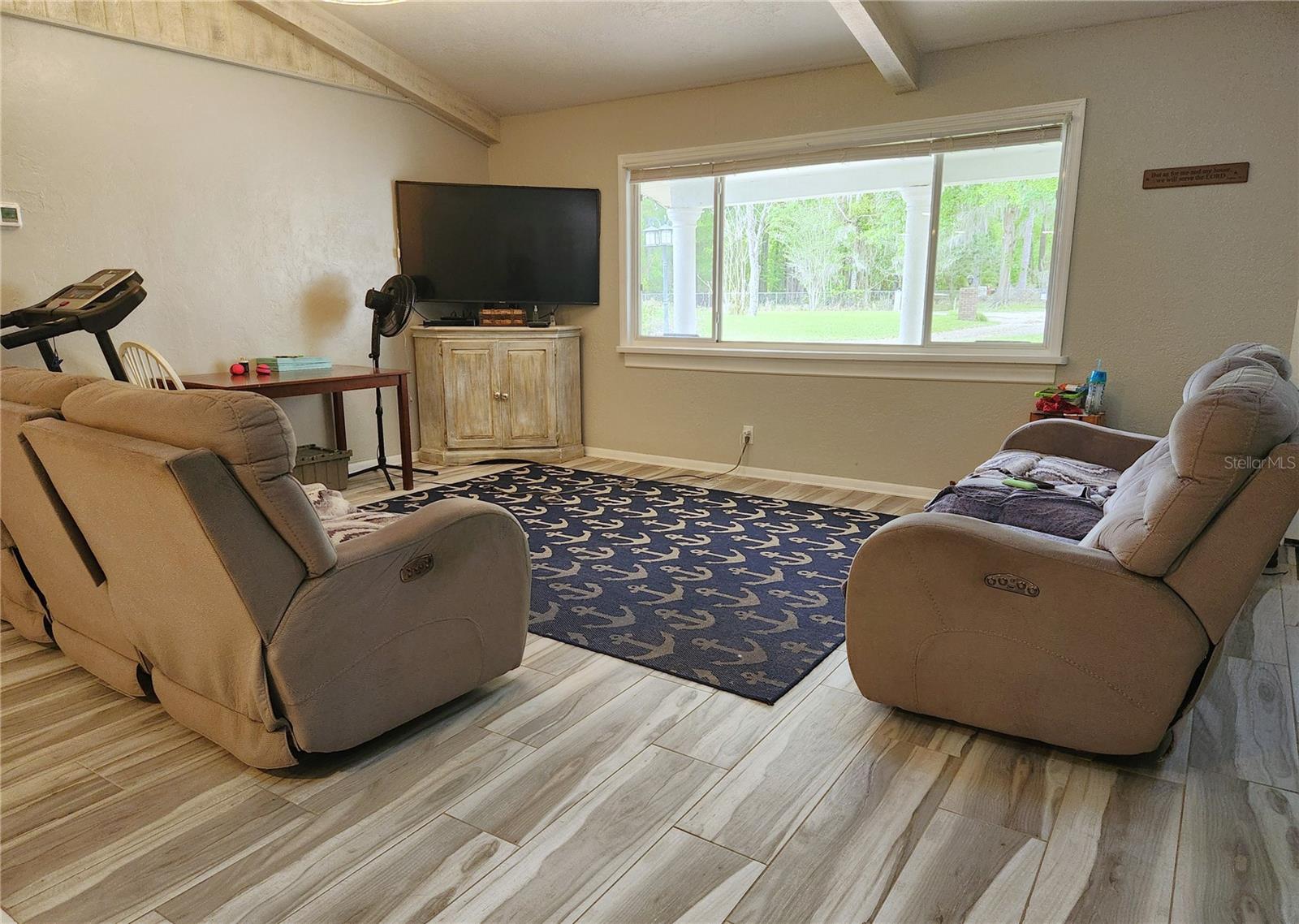 ISLAND LAKE ESTATES - Residential