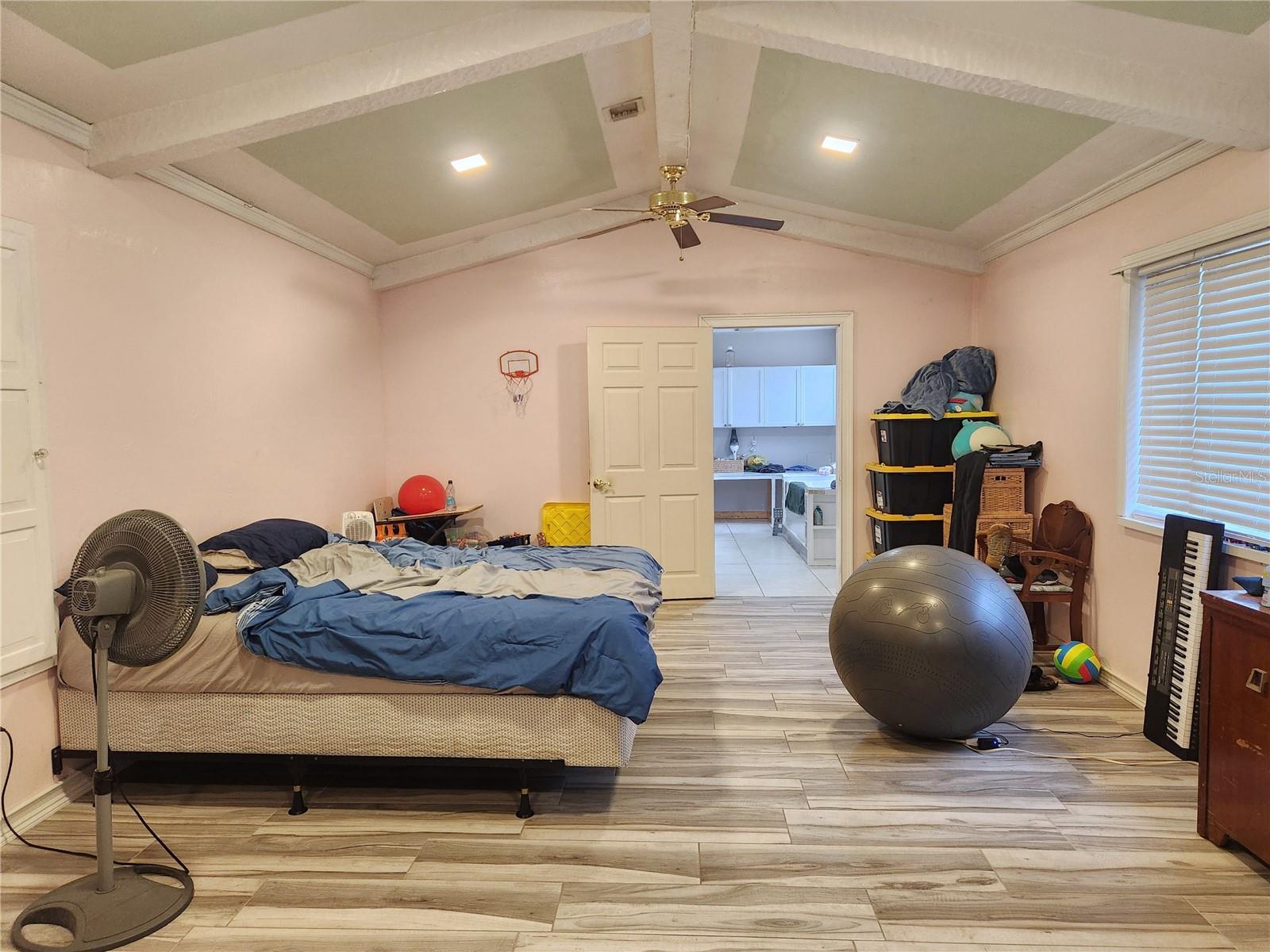 ISLAND LAKE ESTATES - Residential