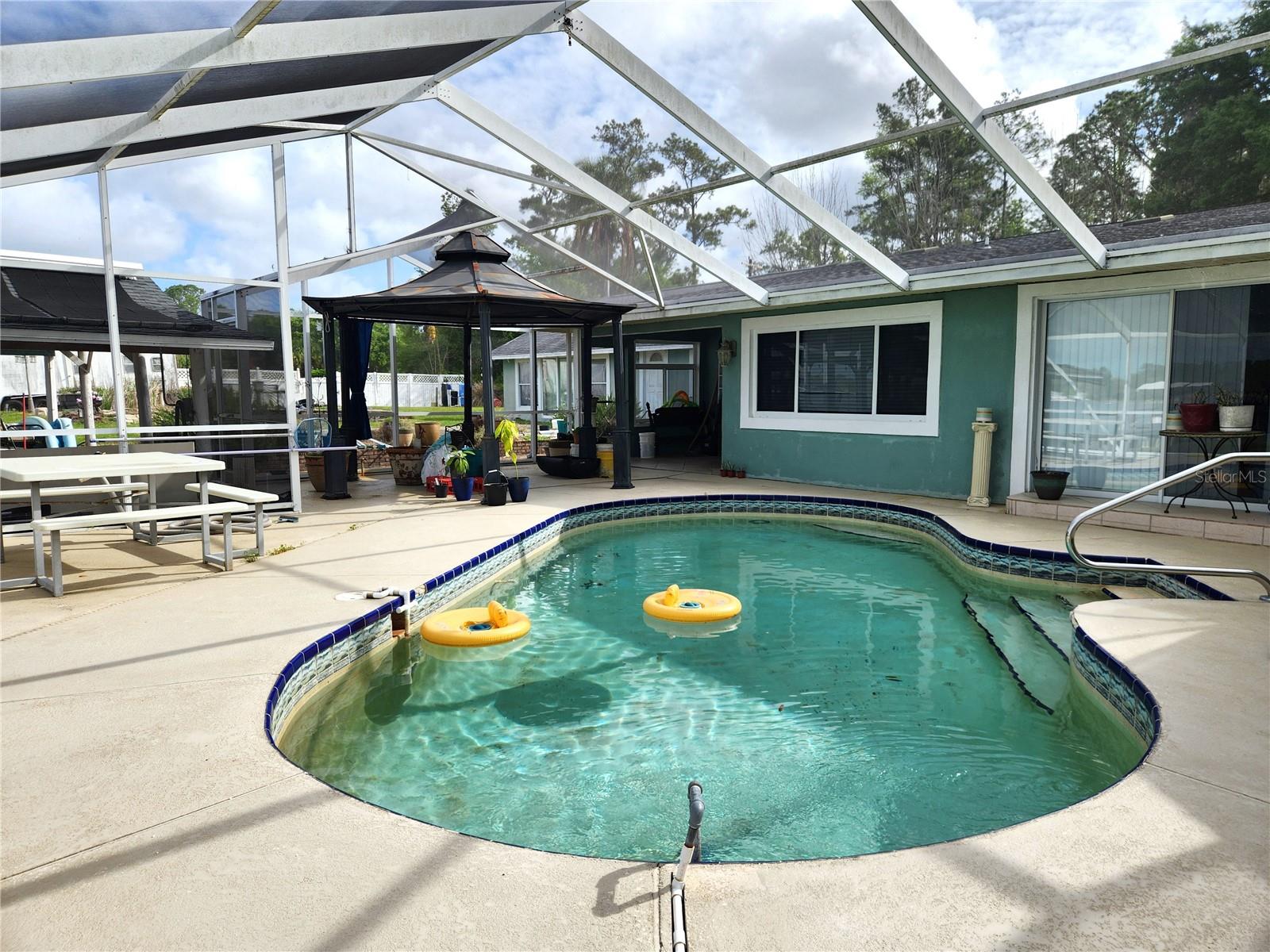 ISLAND LAKE ESTATES - Residential