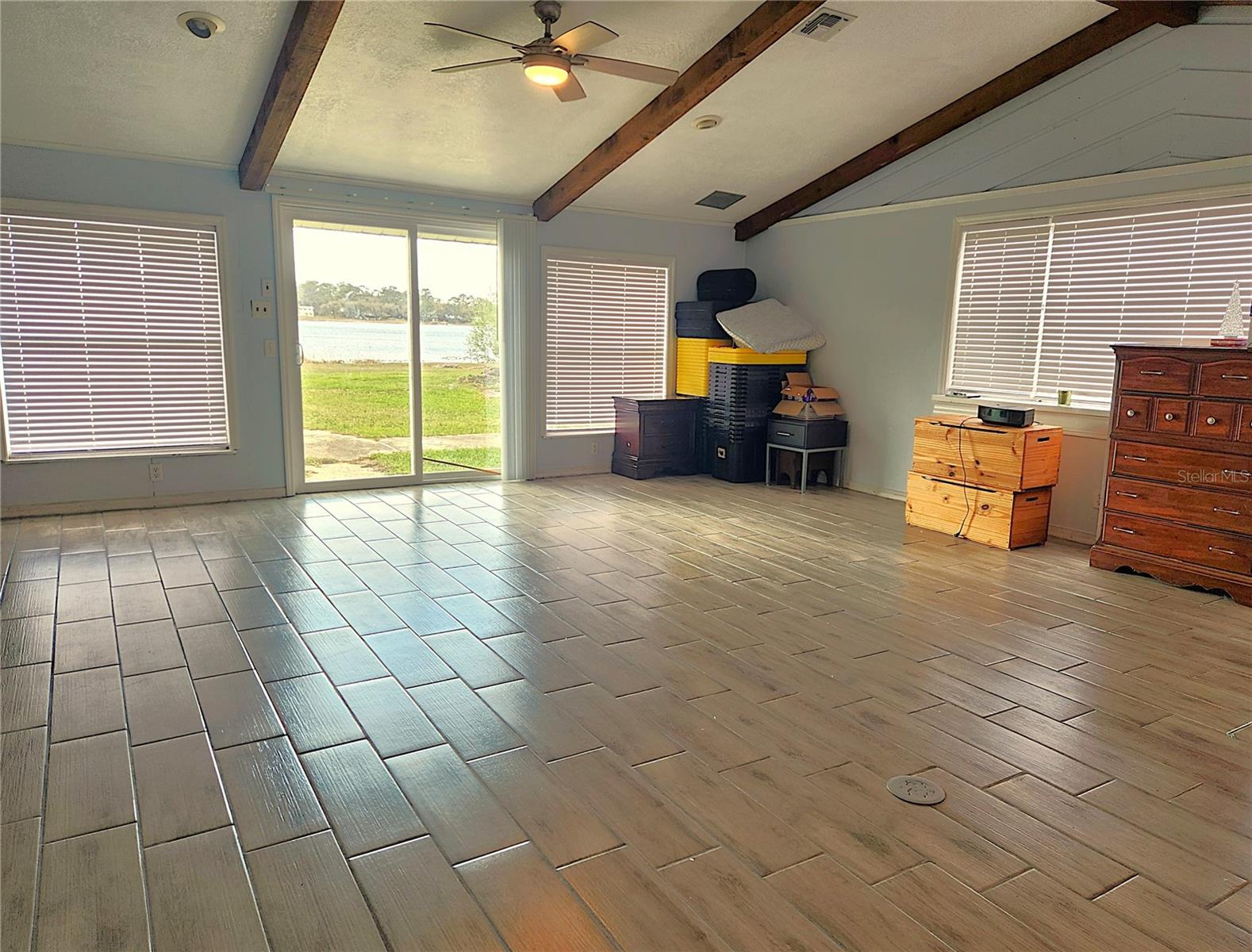 ISLAND LAKE ESTATES - Residential