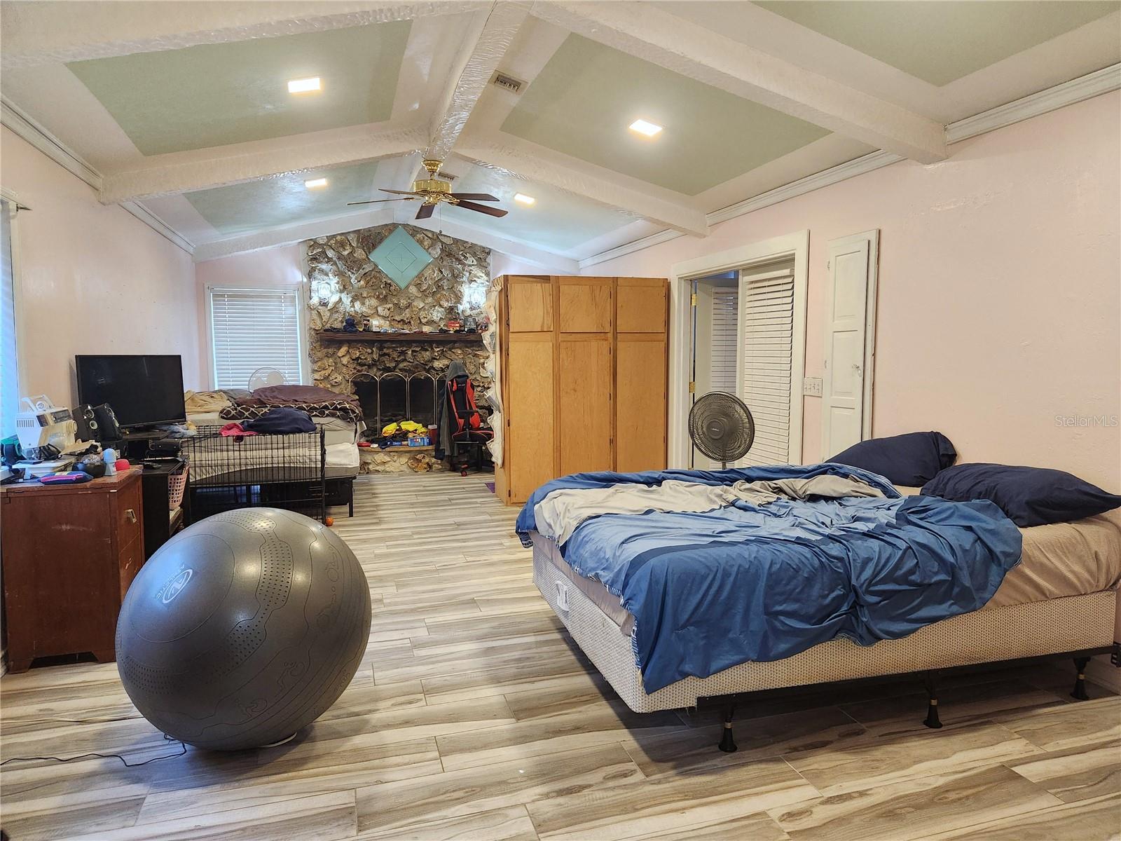 ISLAND LAKE ESTATES - Residential
