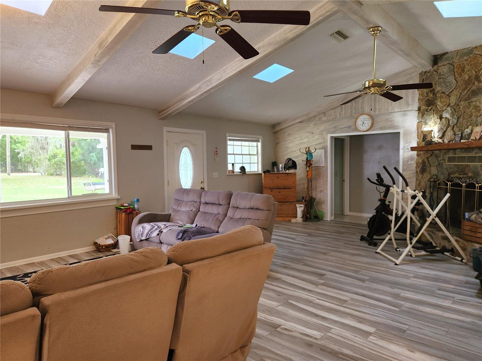 ISLAND LAKE ESTATES - Residential