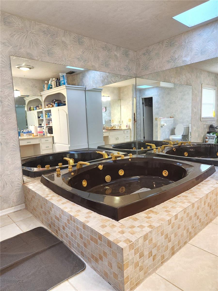 ISLAND LAKE ESTATES - Residential