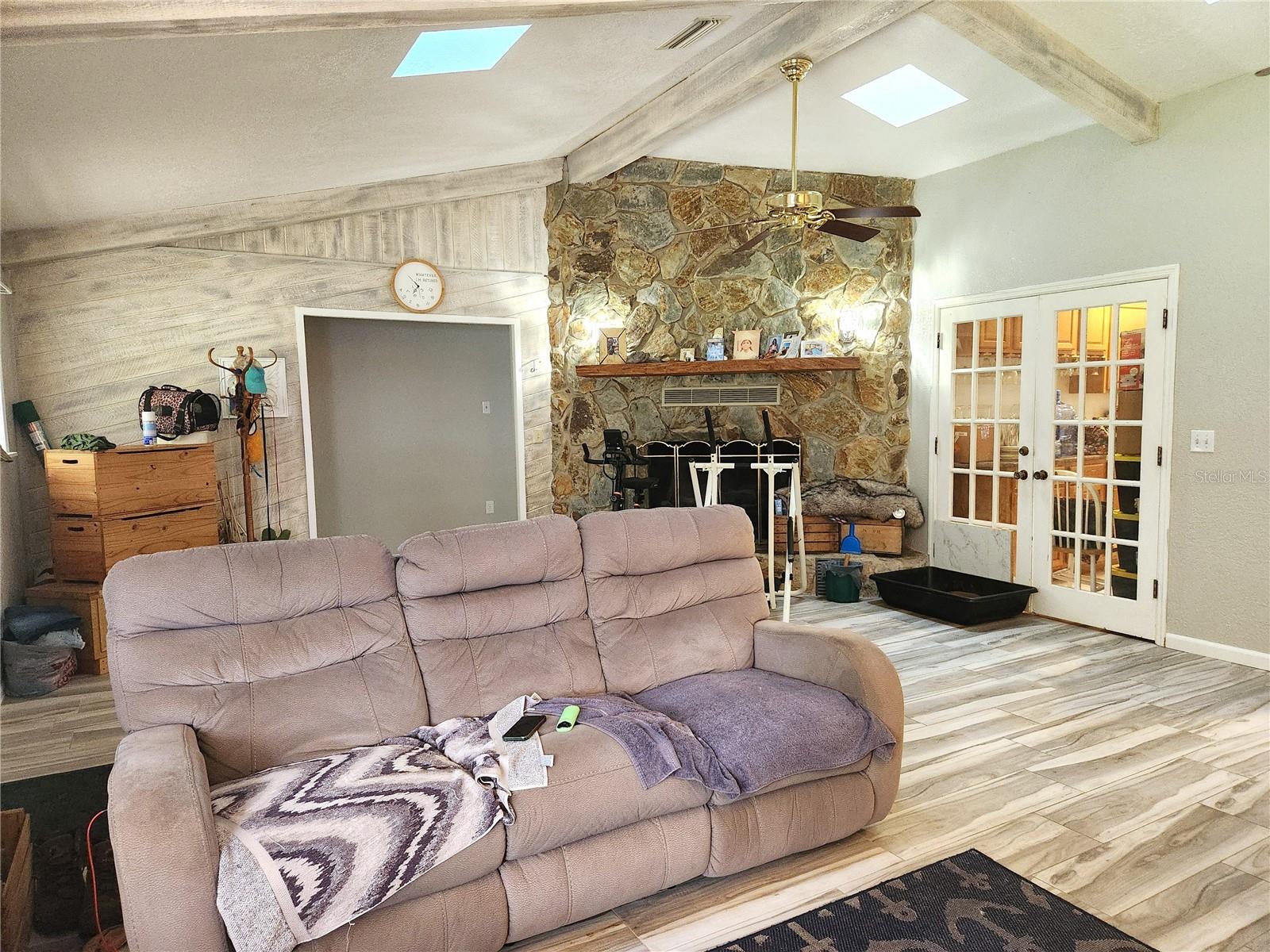 ISLAND LAKE ESTATES - Residential