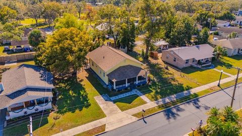 A home in LAKELAND