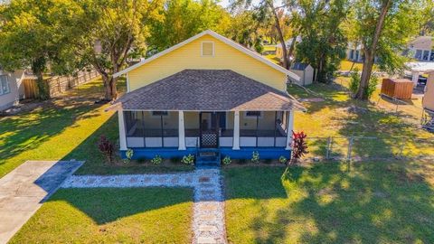 A home in LAKELAND