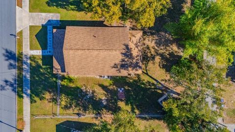 A home in LAKELAND