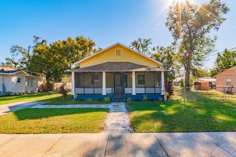 A home in LAKELAND