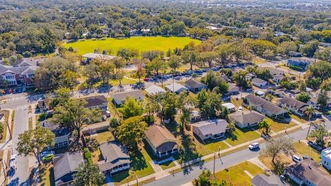 A home in LAKELAND