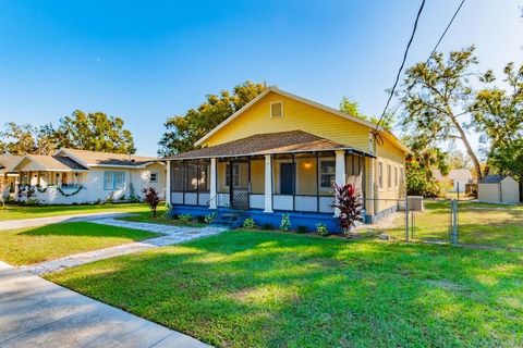 A home in LAKELAND