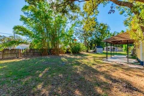 A home in LAKELAND