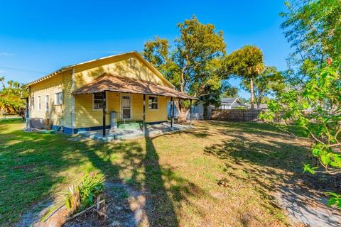 A home in LAKELAND