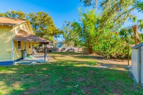 A home in LAKELAND