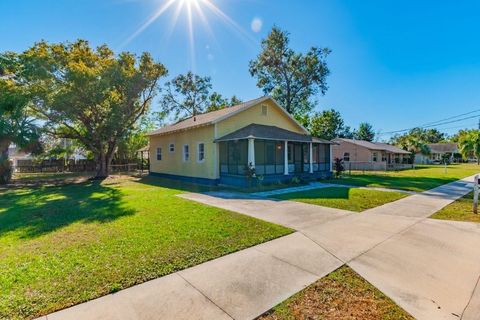 A home in LAKELAND