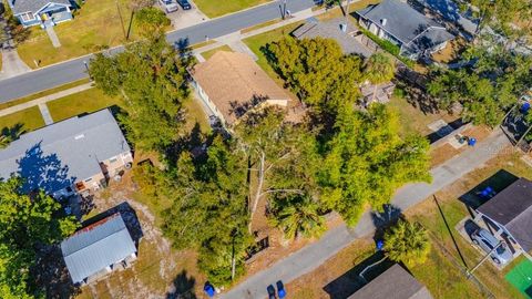 A home in LAKELAND