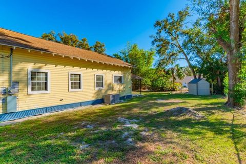 A home in LAKELAND