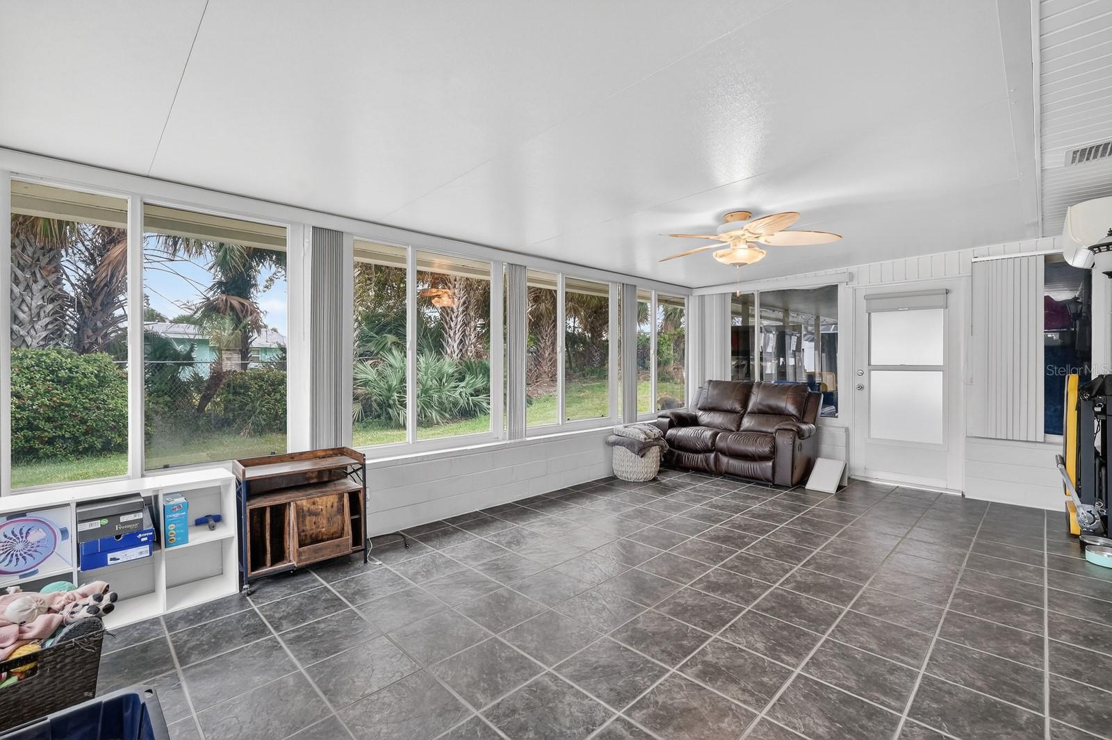 BREAKERS UNIT 02 - Residential