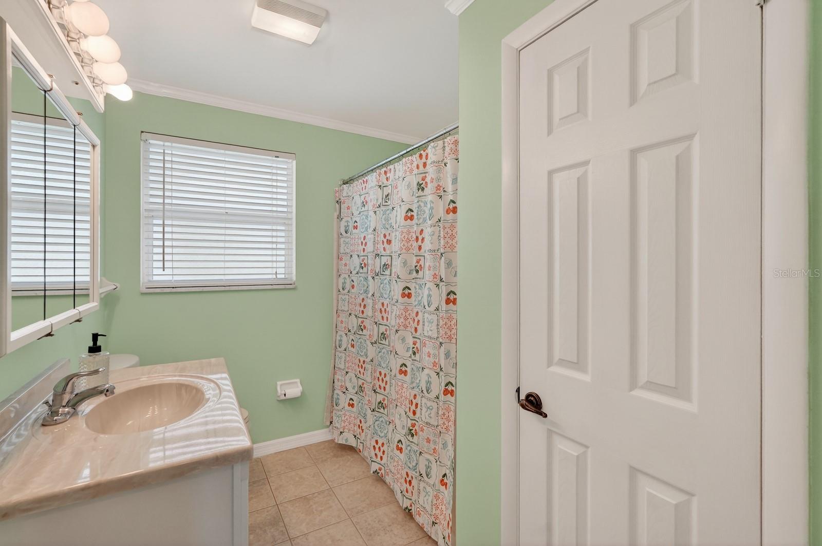 BREAKERS UNIT 02 - Residential