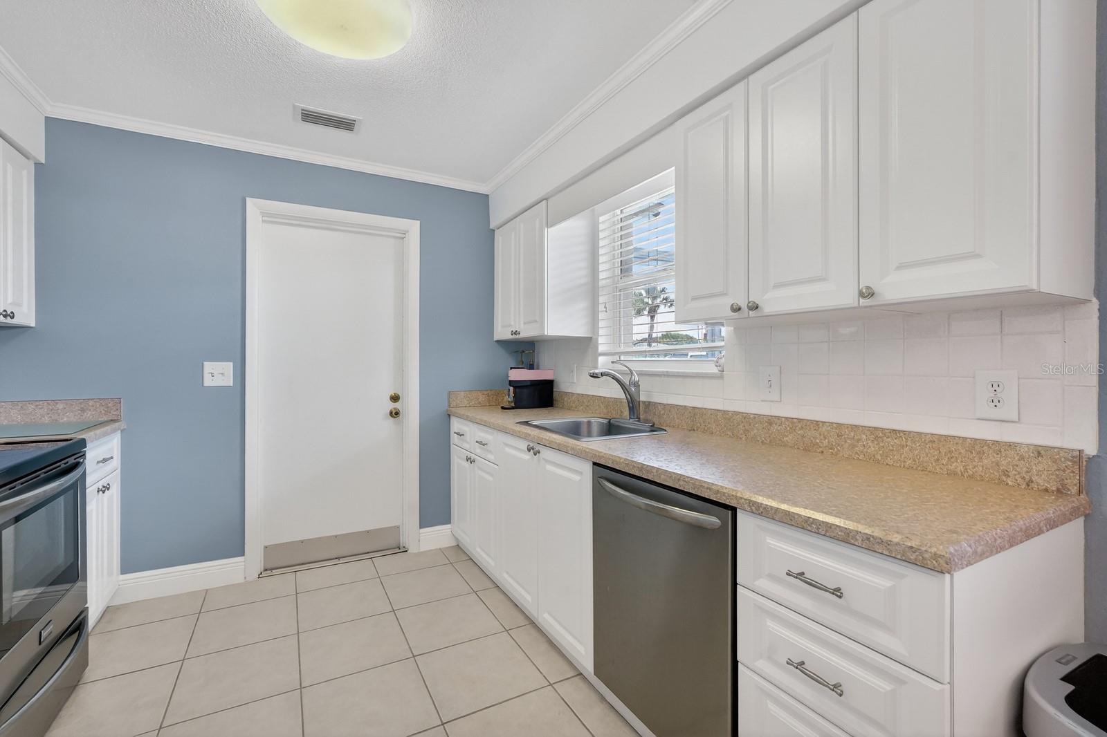 BREAKERS UNIT 02 - Residential