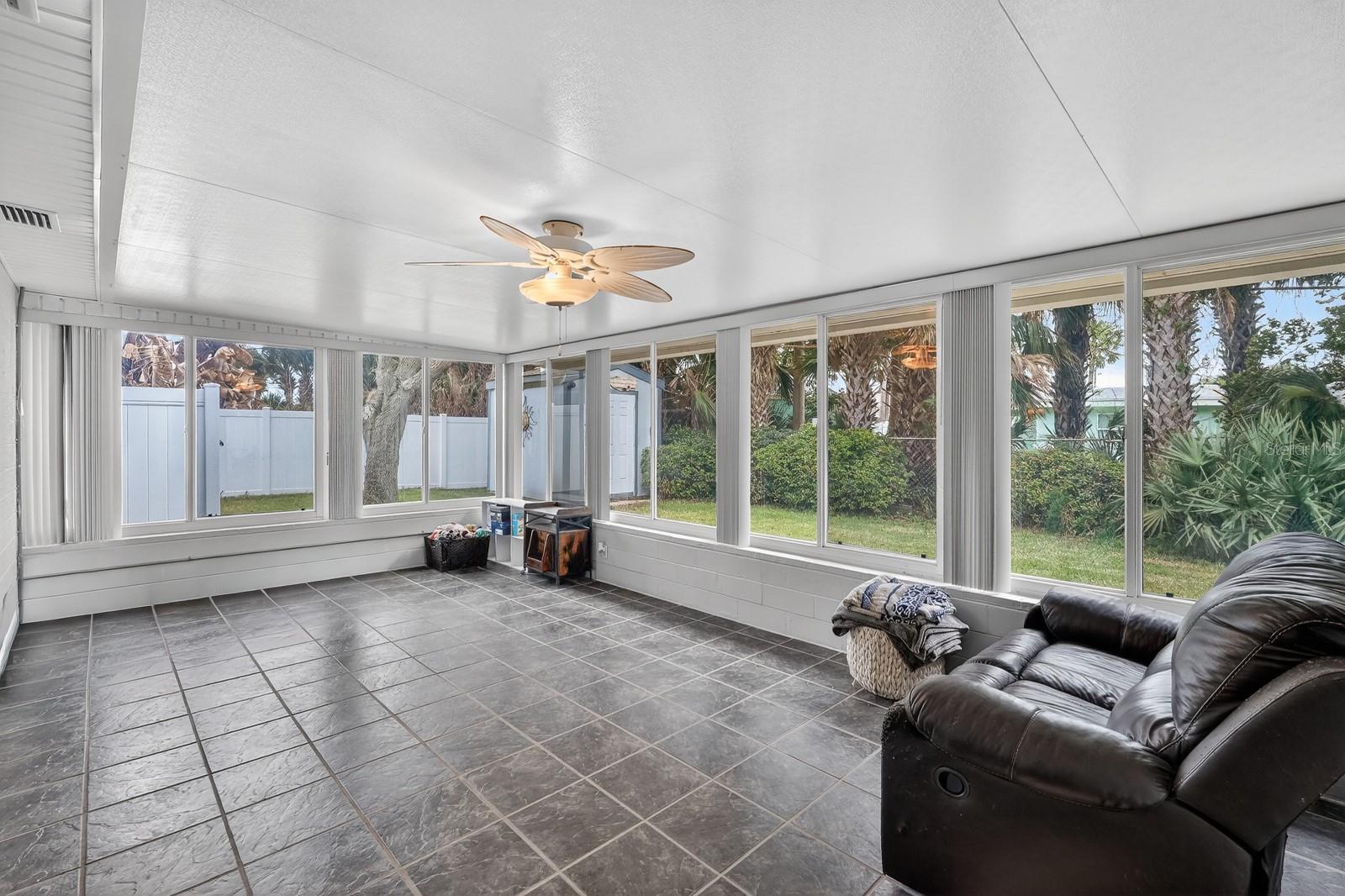 BREAKERS UNIT 02 - Residential