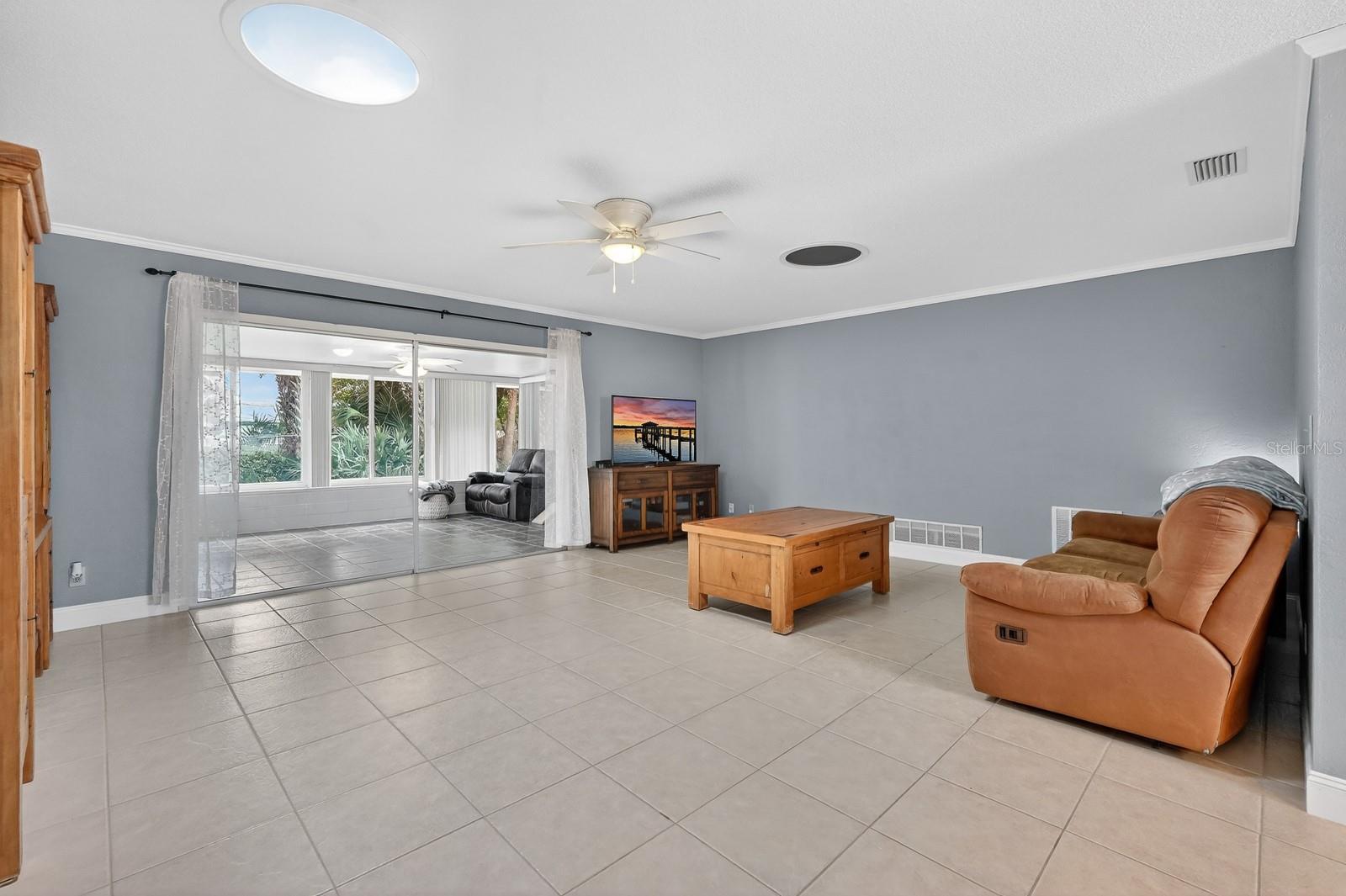 BREAKERS UNIT 02 - Residential