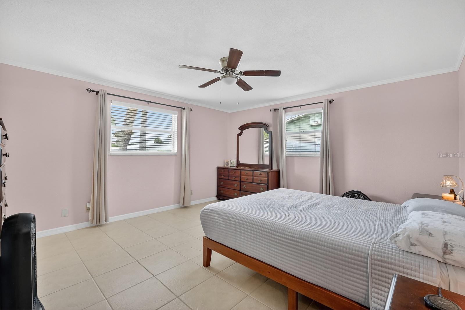 BREAKERS UNIT 02 - Residential