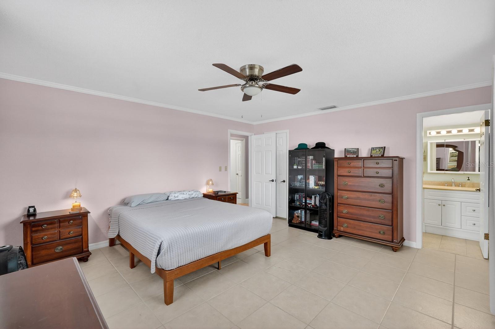 BREAKERS UNIT 02 - Residential