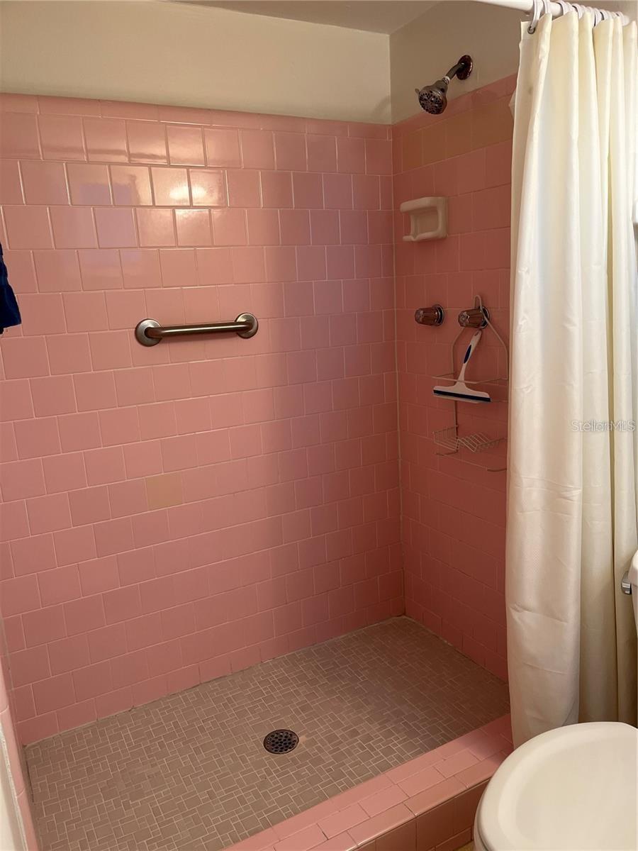 THE FOURTH BAYSHORE - Residential Lease