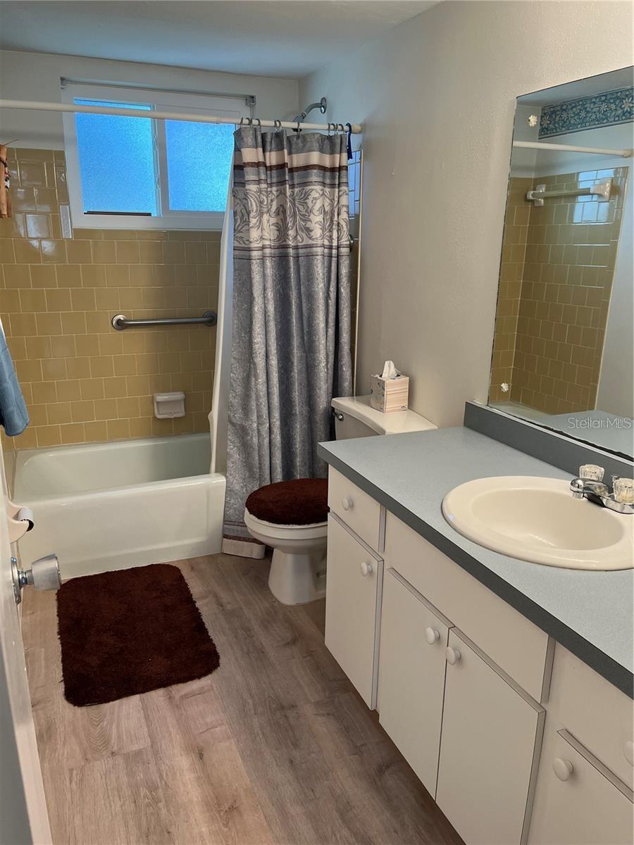 THE FOURTH BAYSHORE - Residential Lease