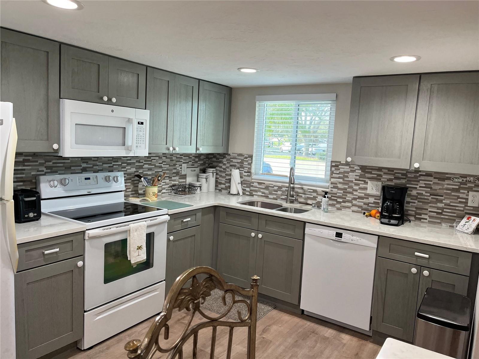 THE FOURTH BAYSHORE - Residential Lease