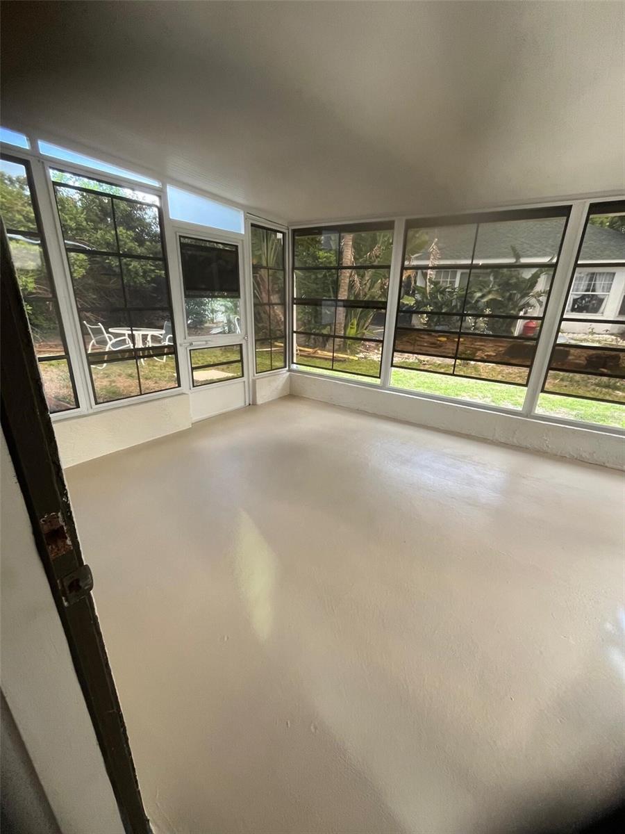 SOUTH VENICE - Residential