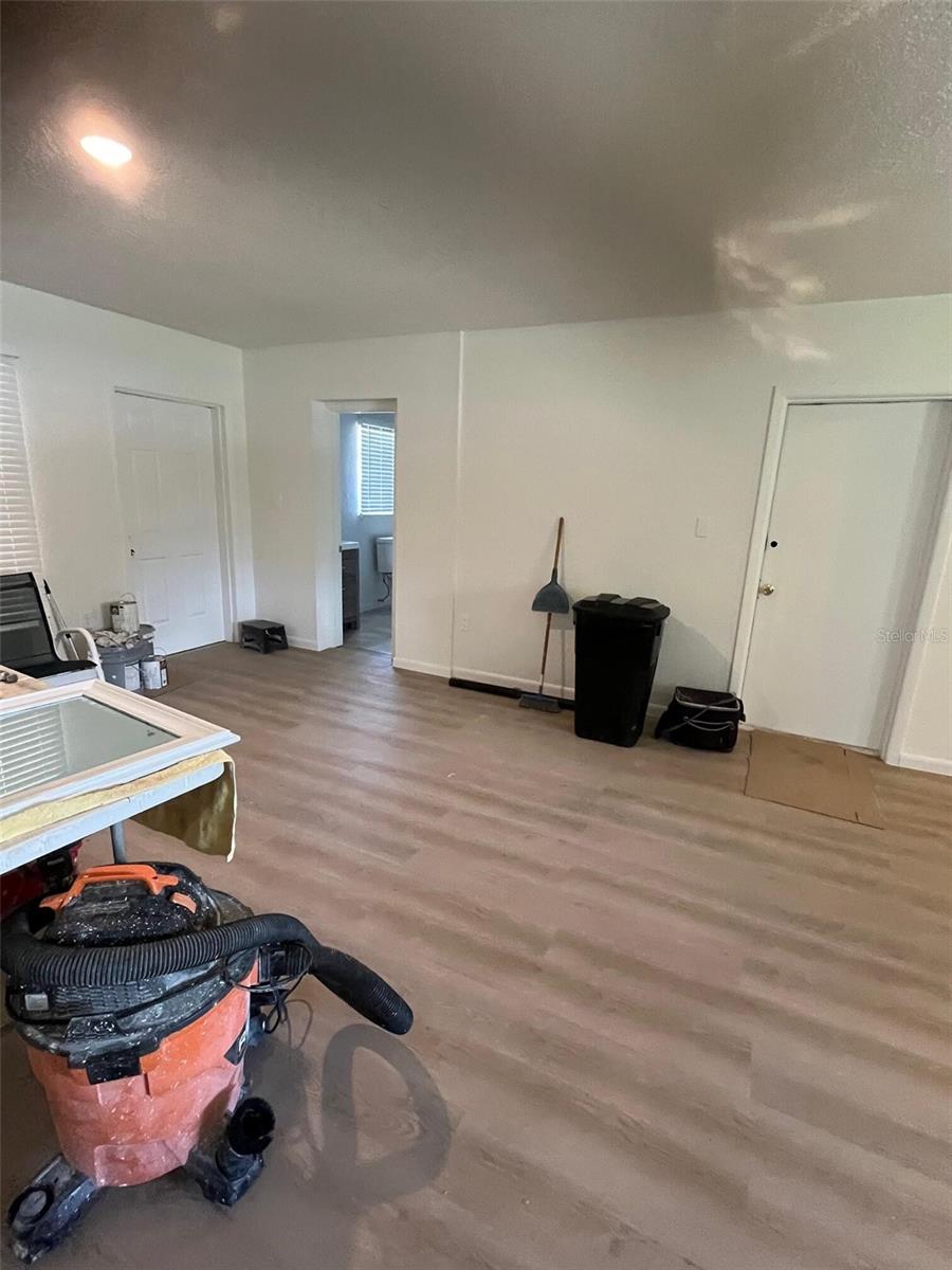 SOUTH VENICE - Residential