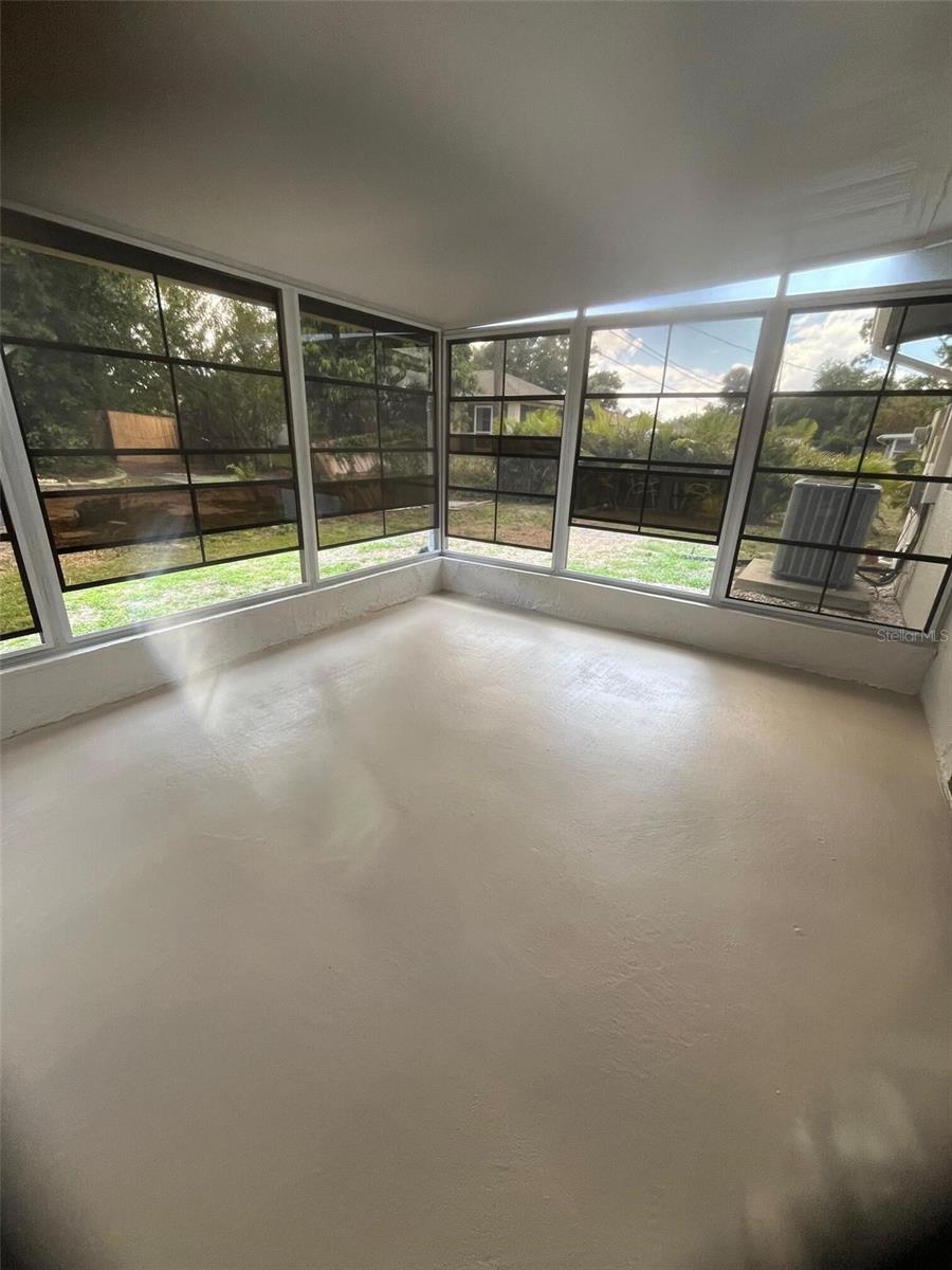 SOUTH VENICE - Residential