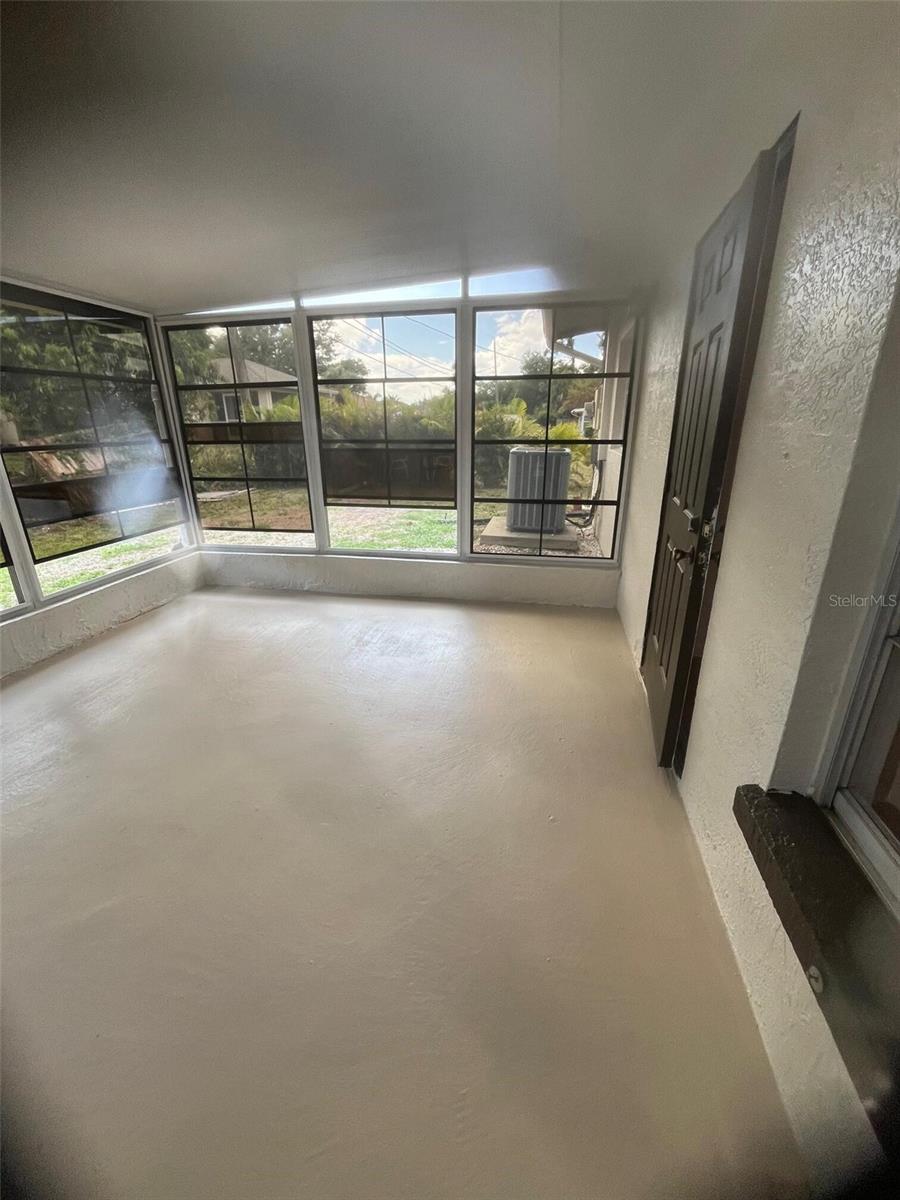 SOUTH VENICE - Residential