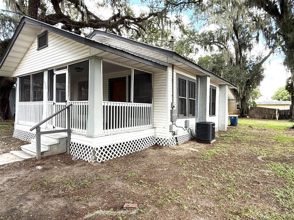 Photo of 1010 S Dudley Avenue, Bartow, FL 33830 (MLS # L4964719)