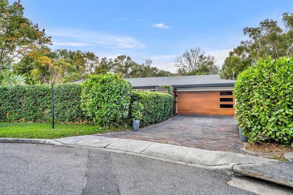 Photo of 821 Woods Court, Maitland, FL 32751 (MLS # O6372381)