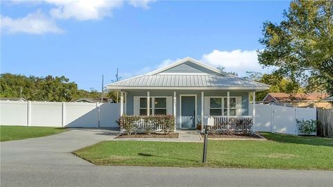 Photo of 431 Midway Avenue, Mascotte, FL 34753 (MLS # G5112865)