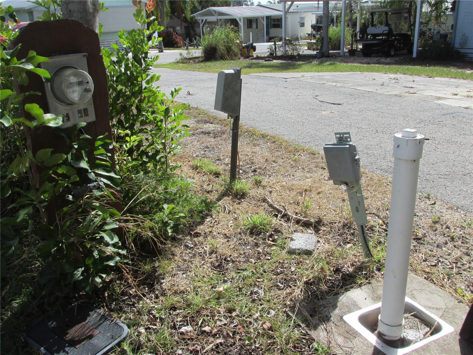 SADDLEBAG LAKE - Land