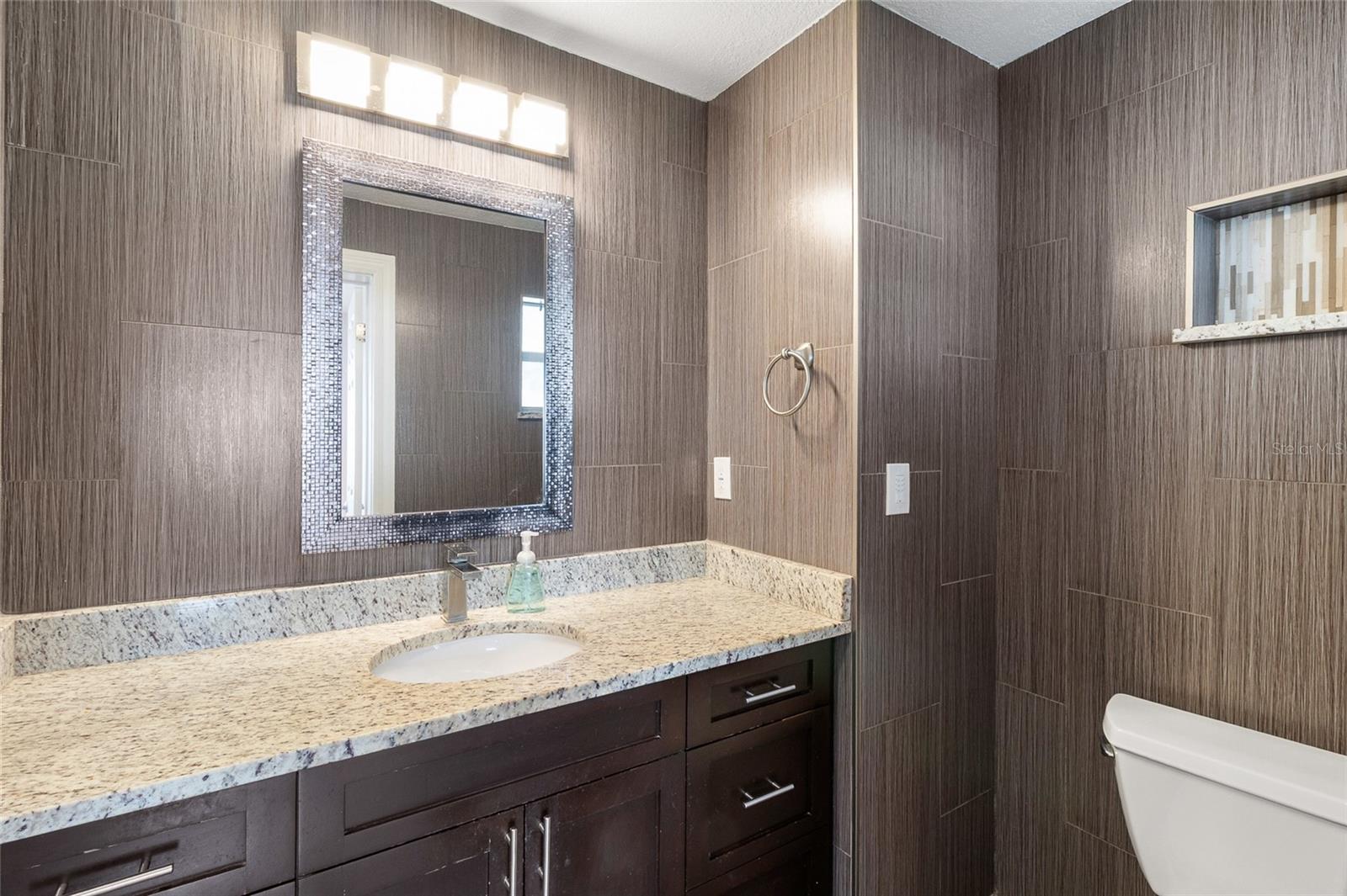 FAIR OAKS 2ND ADD - Residential Lease